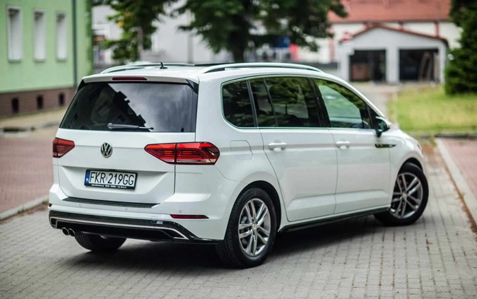 Volkswagen Touran cena 103900 przebieg: 135406, rok produkcji 2017 z Kostrzyn nad Odrą małe 562